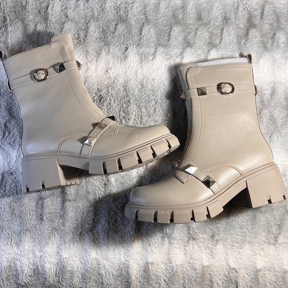 Women's Boots Cape Robbin Yuri Grey Booties buckles straps w/studs Sz 8 - Picture 6 of 11